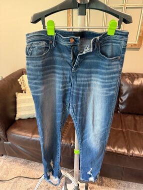 Buckle Women's Blue Distressed Skinny Jeans
